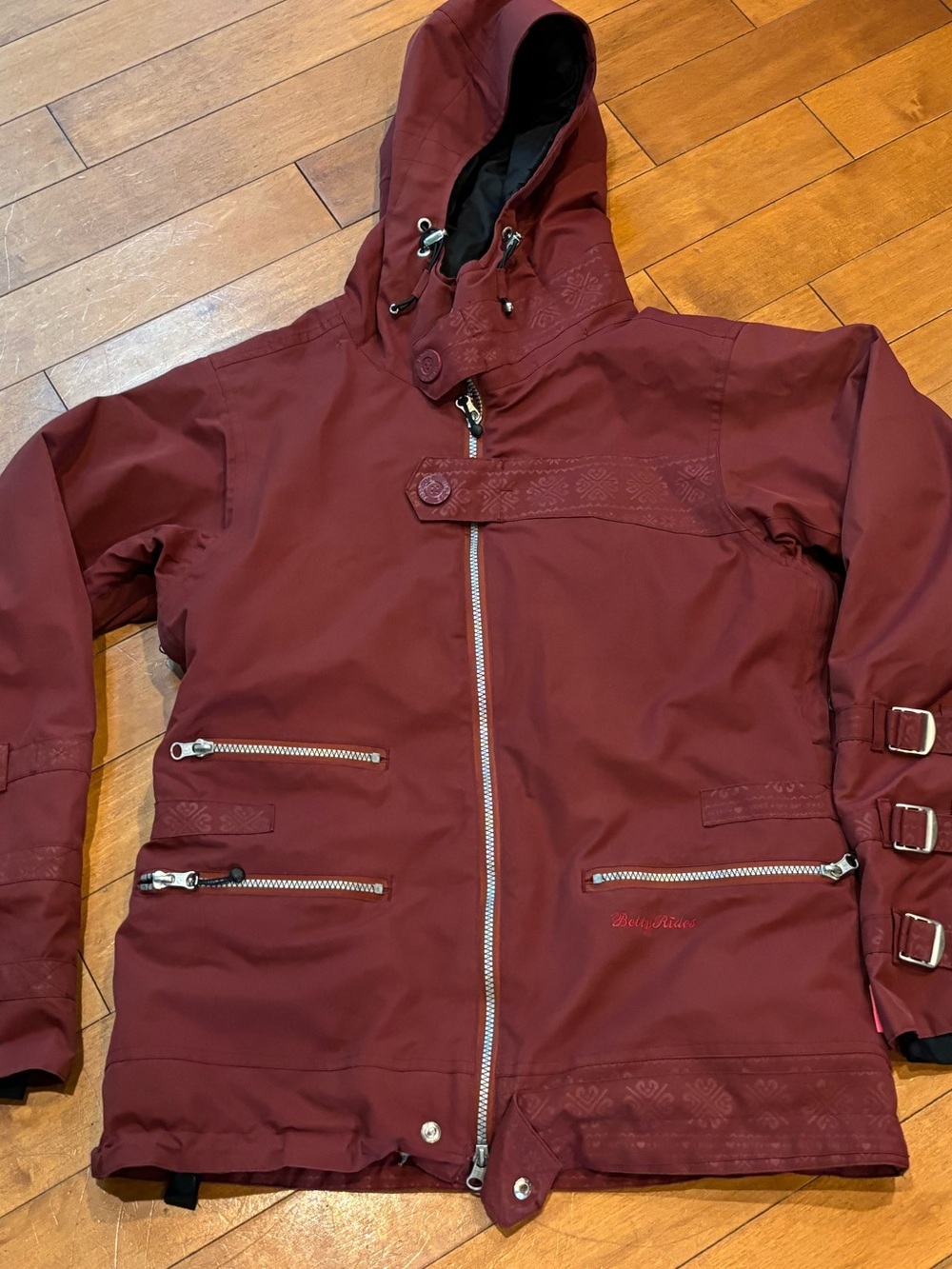 Betty Rides Women’s Medium Snowboarding Skiing Maroon Hooded Jacket Winter Coat